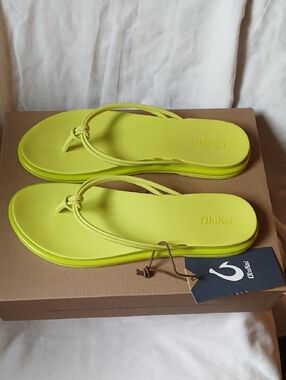 OluKai Women's Neon Yellowish / Green Flip Flop Sandals
